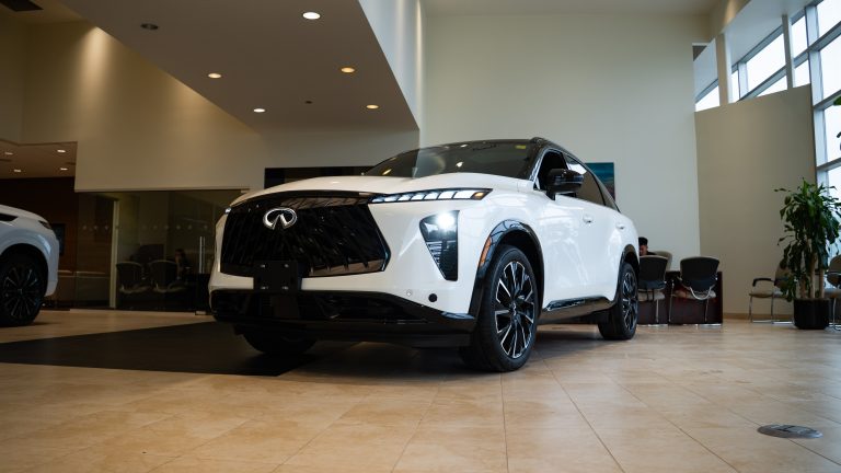 white 2027 INFINITI QX65
